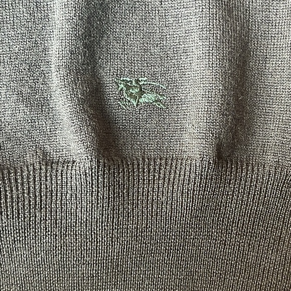 Burberry sweater - Picture 4 of 11